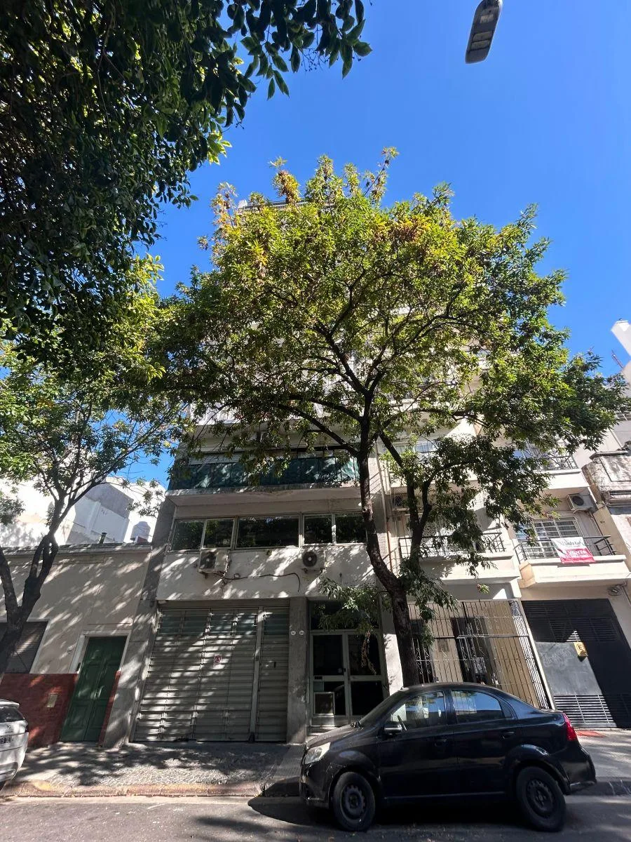 Departamento amoblado de 2 dormitorios con balcón en Monserrat