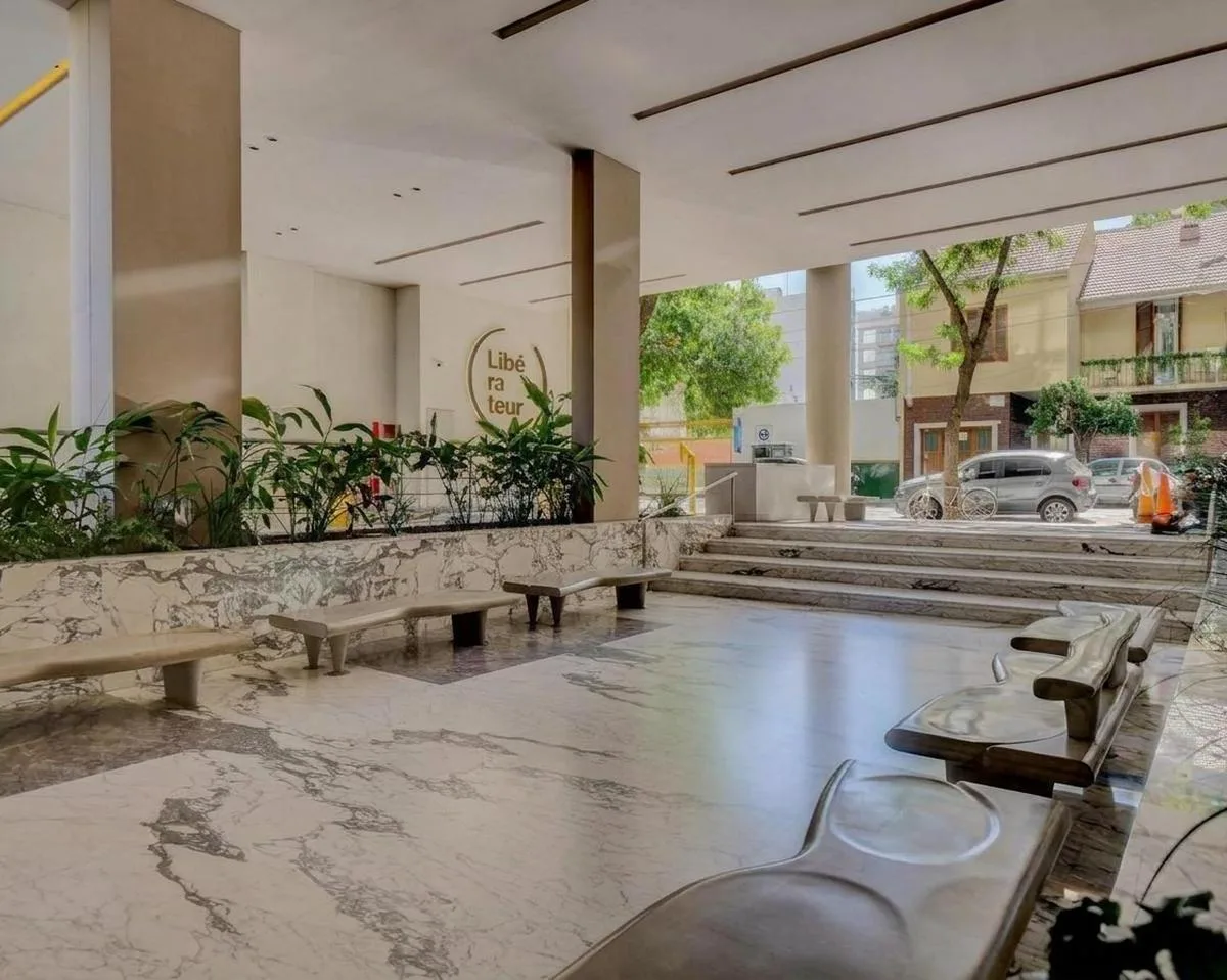 Monoambiente al frente con balcón en Belgrano