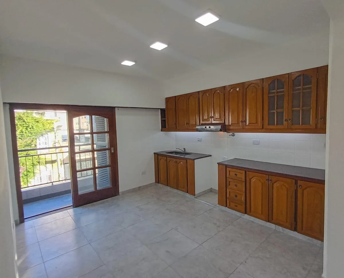 Piso renovado tipo departamento en Buenos Aires