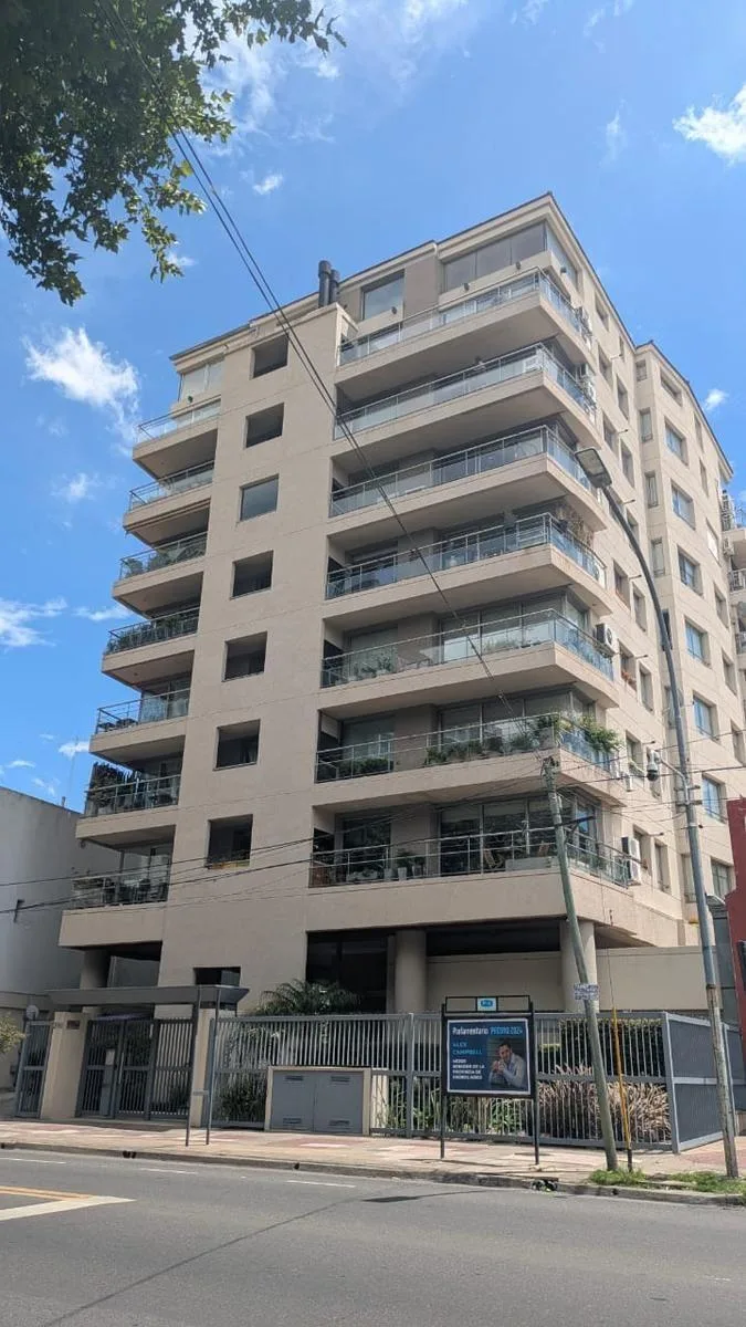 Apartamento de três ambientes mobiliado em Olivos