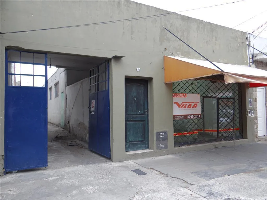 Local con Playa de Estacionamiento - Villa Martelli