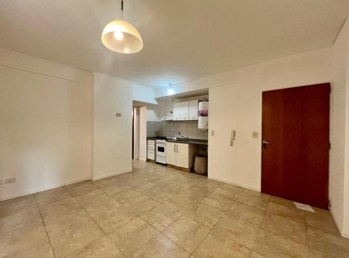 Departamento de 2 ambientes con cochera en Morón Centro
