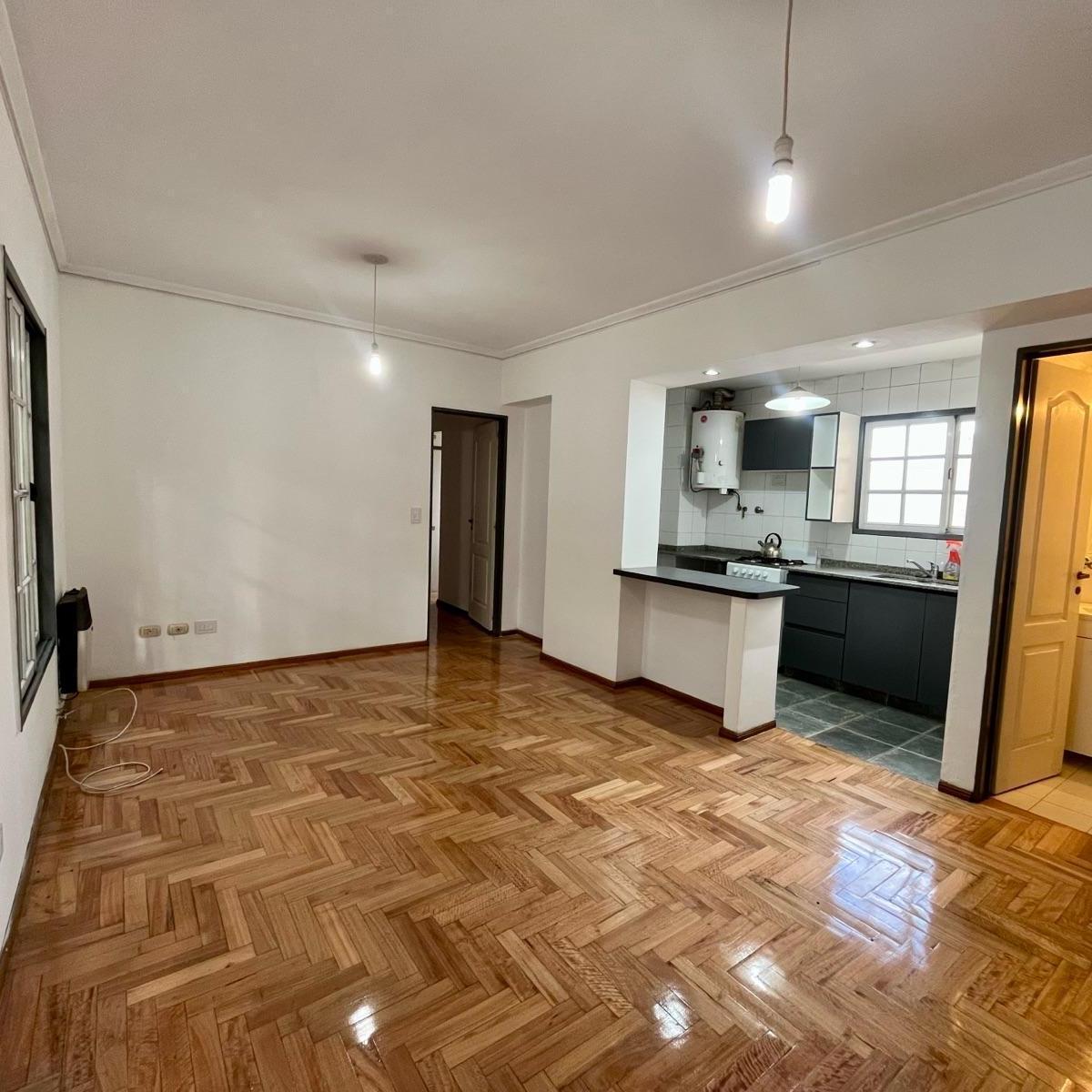 Departamento de 2 ambientes en Morón centro