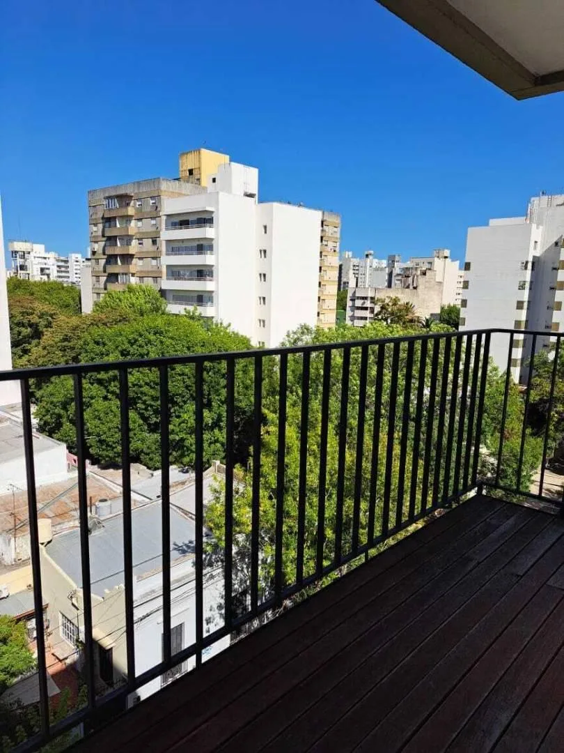 Departamento de 1 dormitorio al frente con cochera en La Plata
