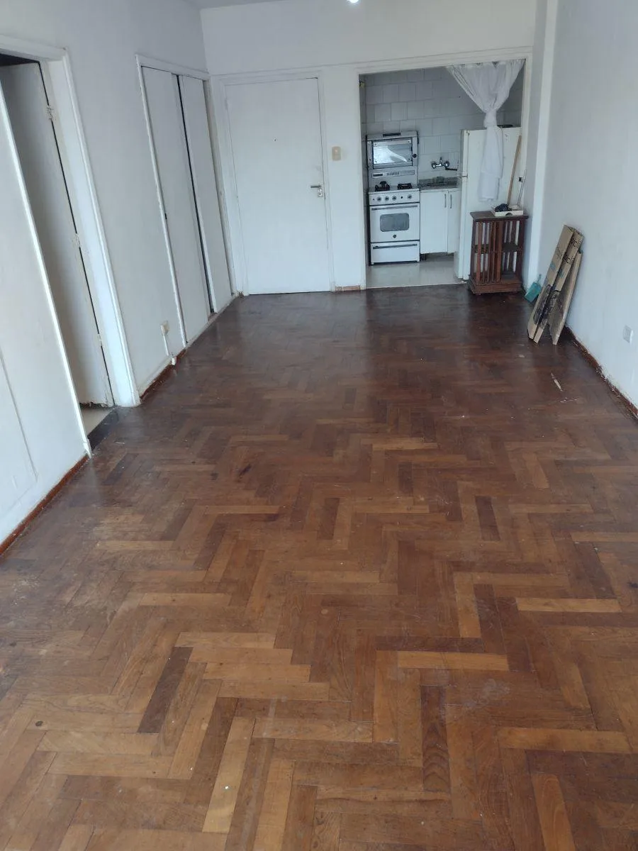 Studio apartment at the front with balcony in San Telmo