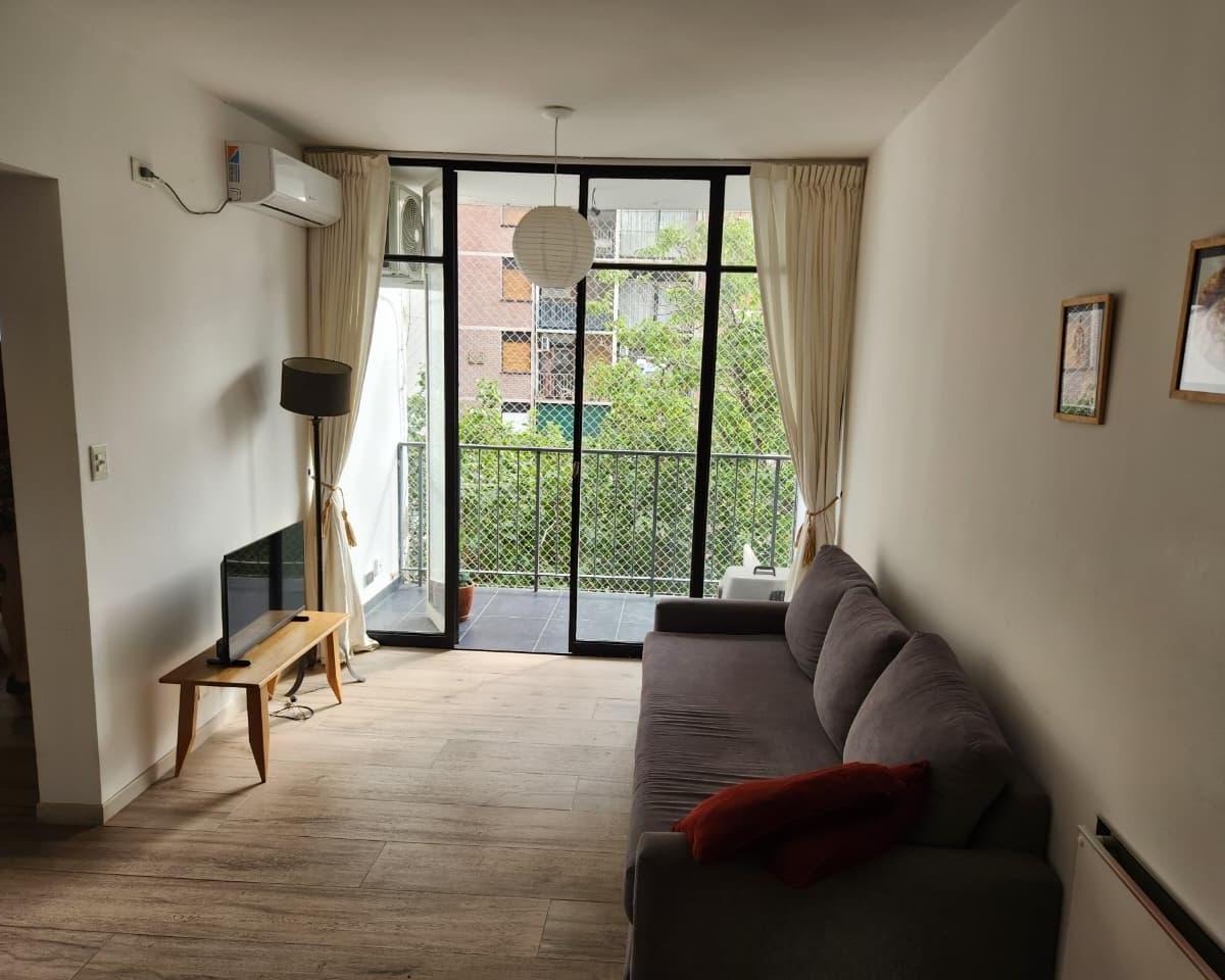 Трёхкомнатная квартира с мебелью и балконом в Acassuso