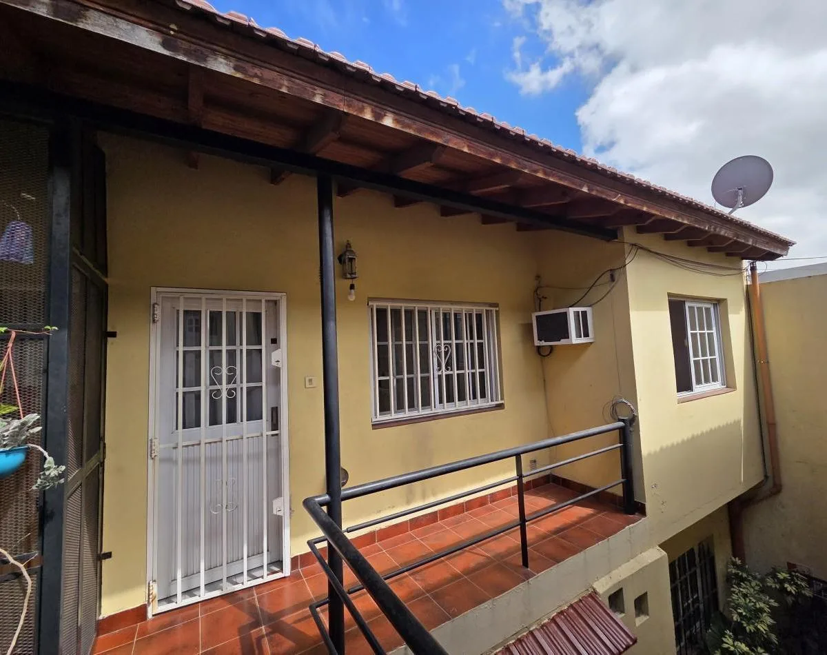 Three-room PH for rent in La Tablada