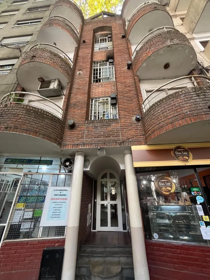 Monoambiente al frente con balcón en Palermo