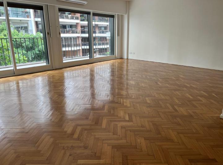 Departamento de 4 ambientes con dependencia en Recoleta