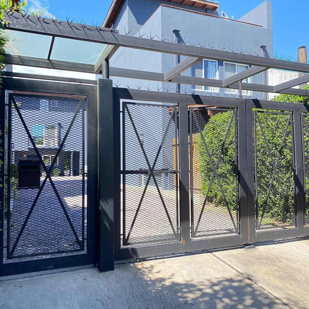 Excelente Triplex con Pileta en Complejo Cerrado