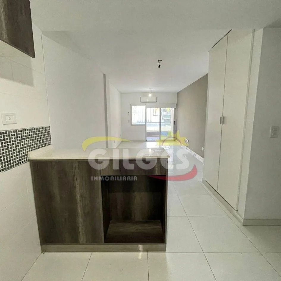 Studio apartment with balcony in Flores