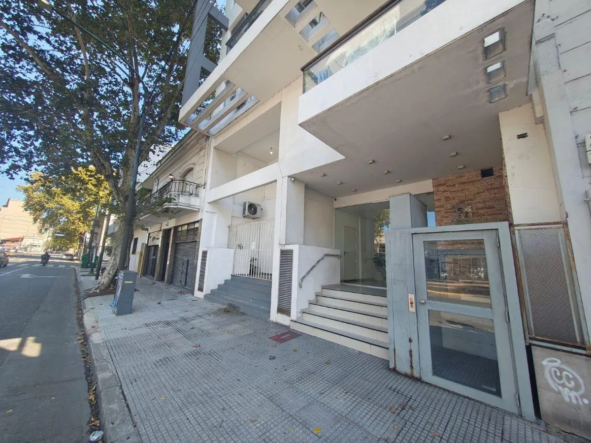 Monoambiente al frente con balcón en Villa Santa Rita