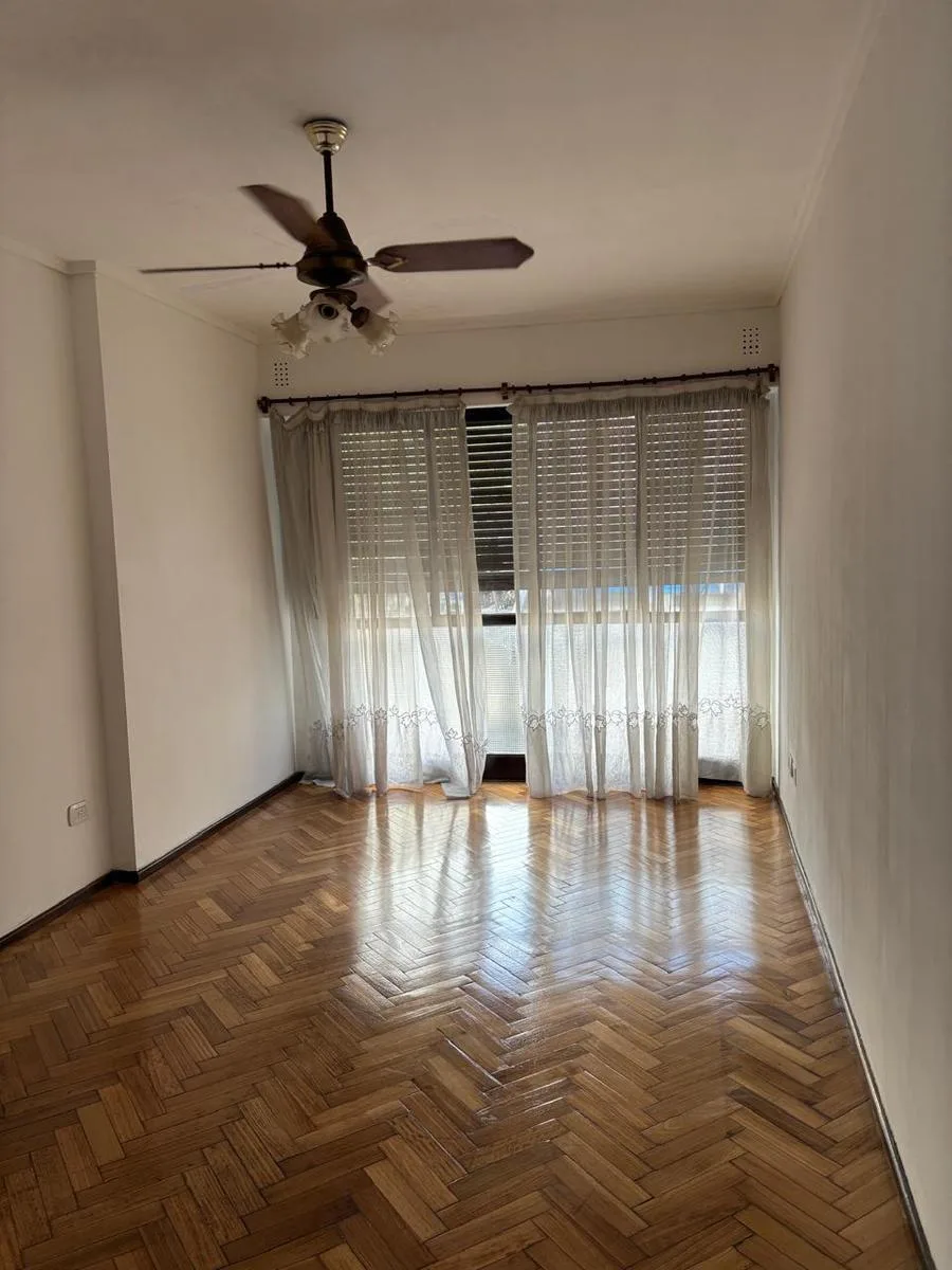 Apartamento de dois ambientes na Av. Rivadavia em Balvanera