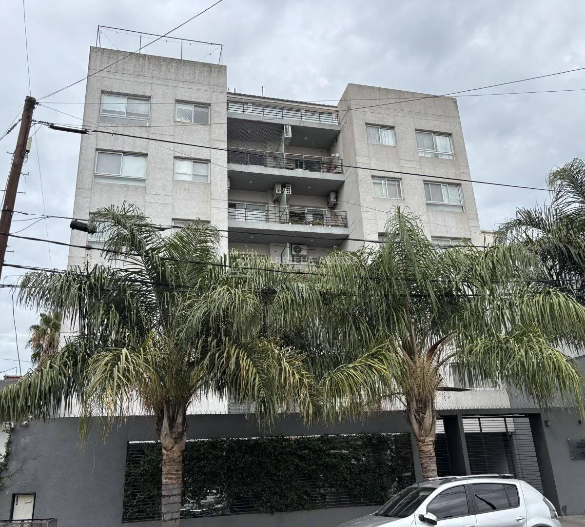 Apartamento de dois ambientes com piscina em Villa Bosch