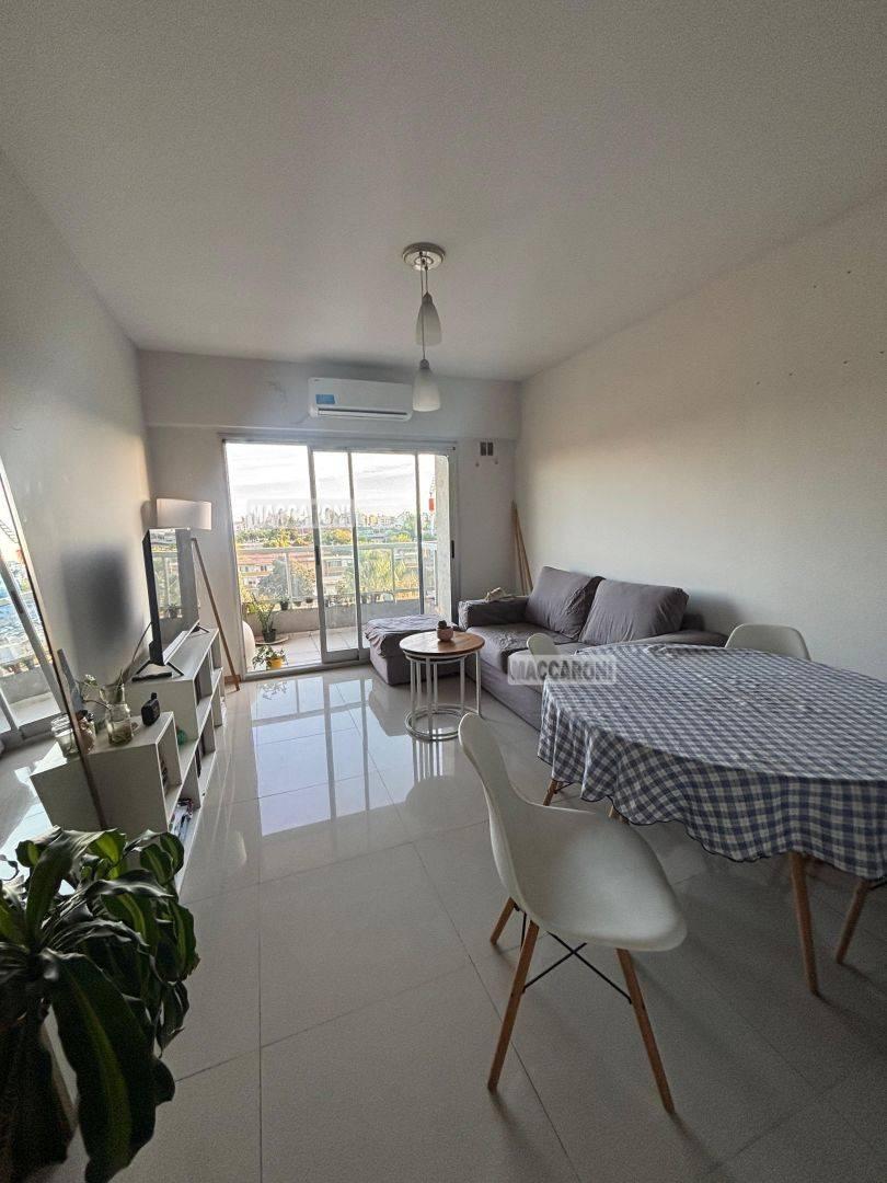 Apartamento de dois ambientes de frente em Liniers