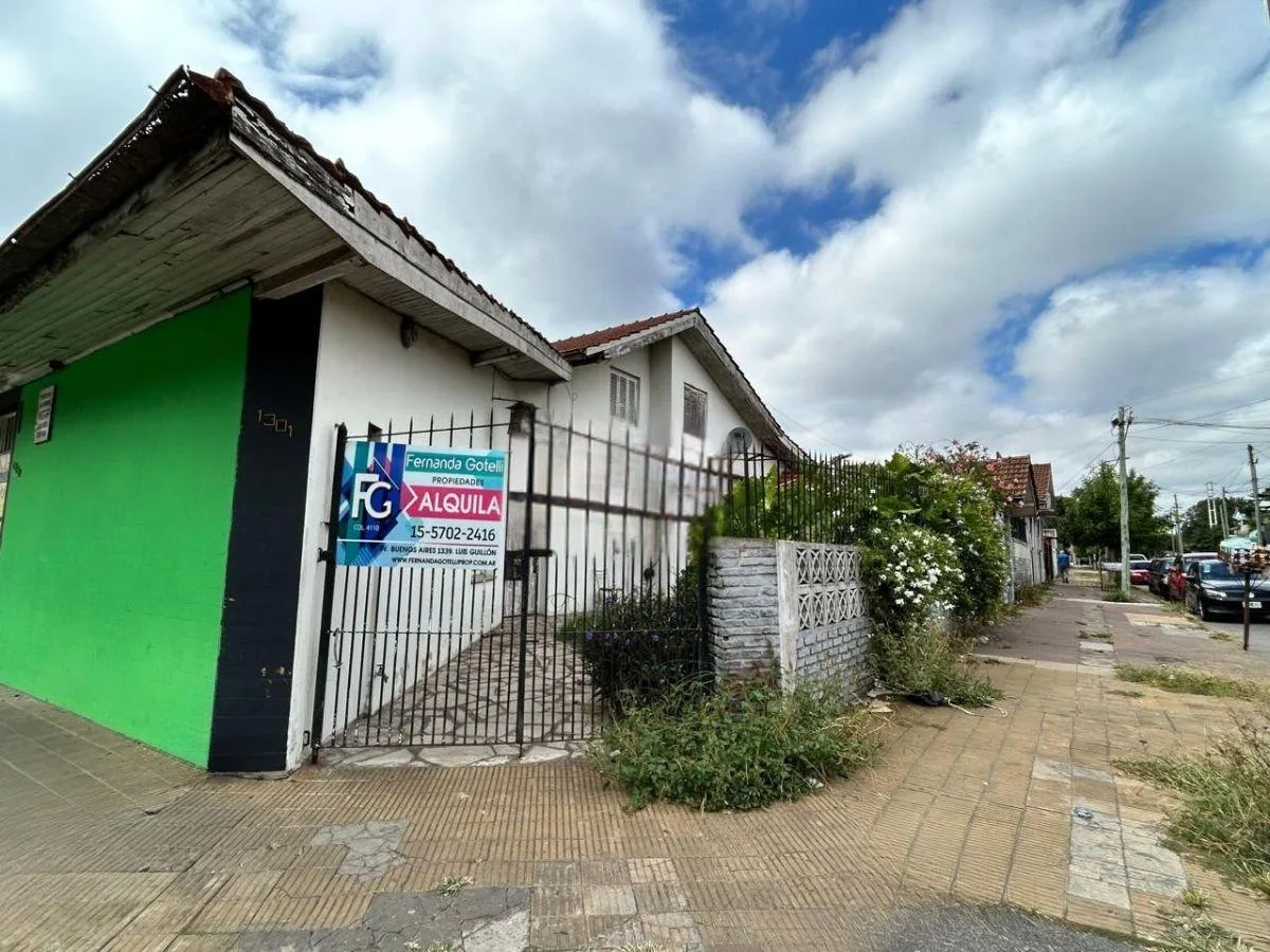 Alquiler Luis Guillón Casa Para Destino Comercial con Excelente Ubicación en Av!