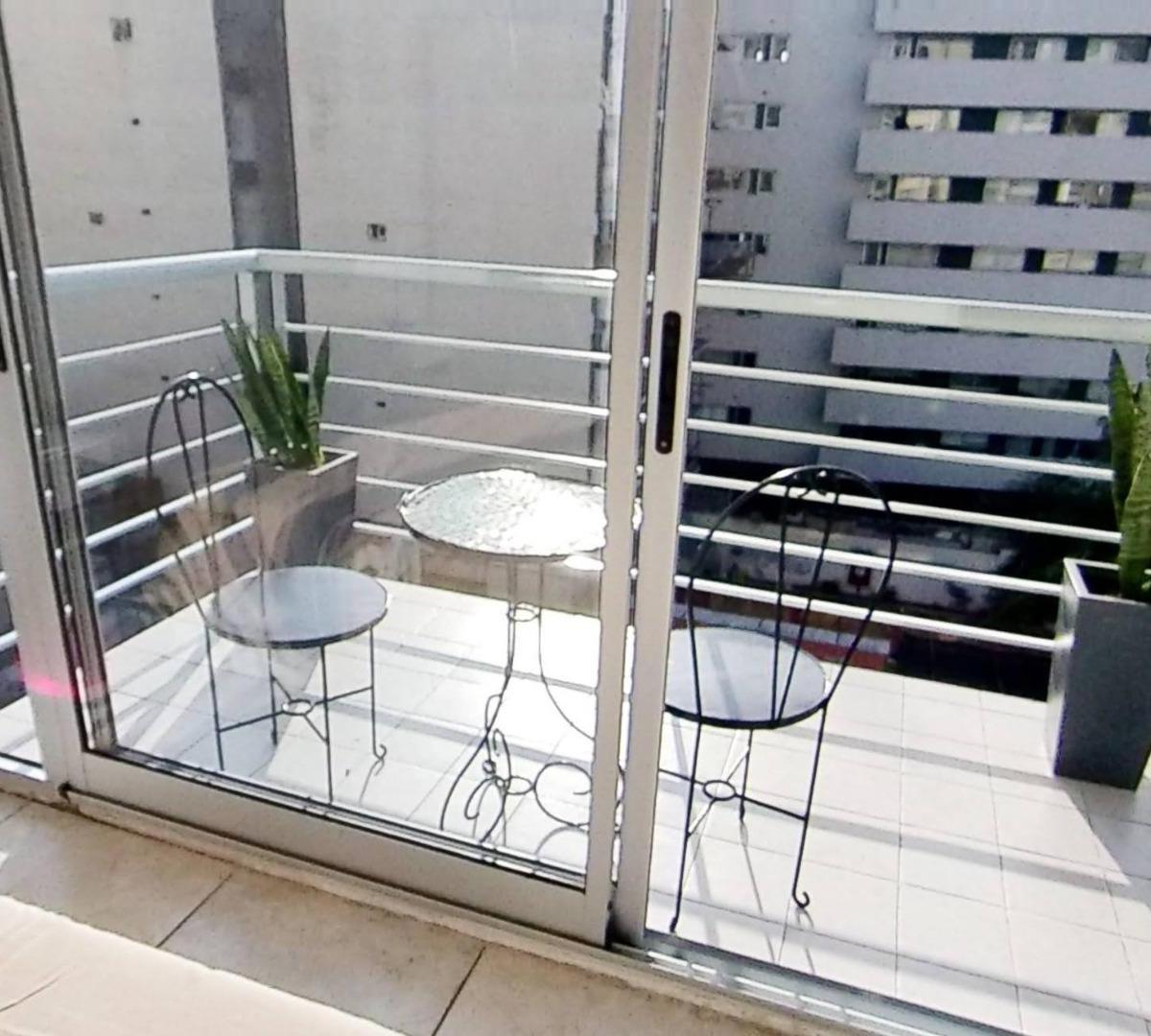 Monoambiente con balcón en Villa Crespo