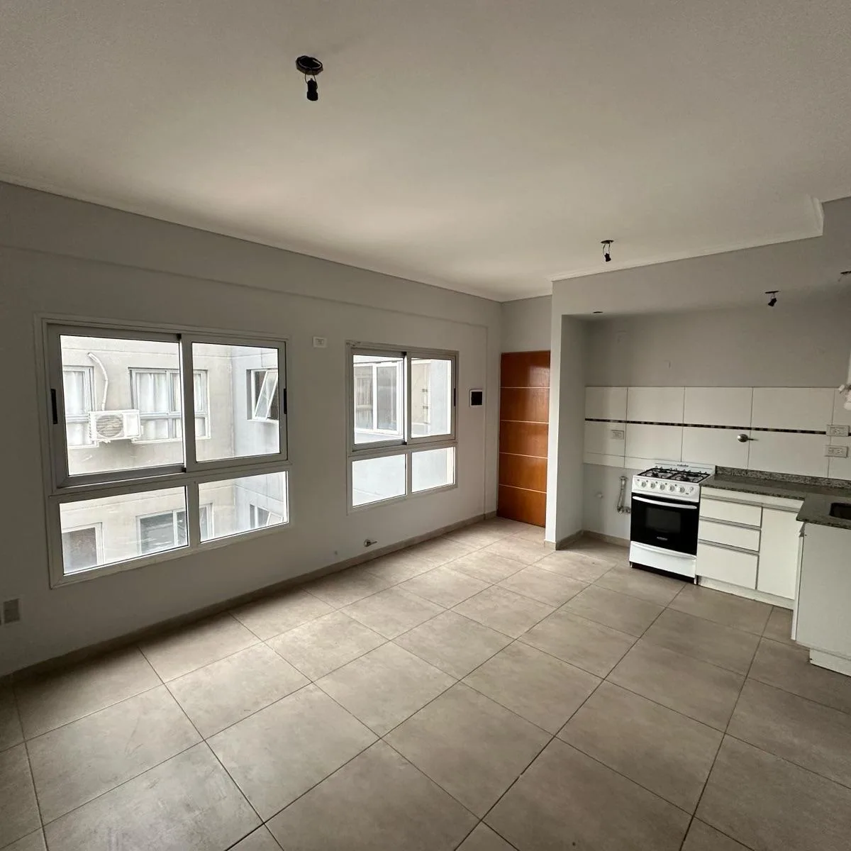 Departamento de 2 ambientes con balcón francés en Morón