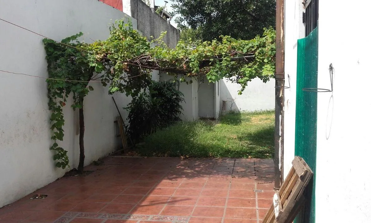 Casa de 4 ambientes con 2 dormitorios en Villa Luro
