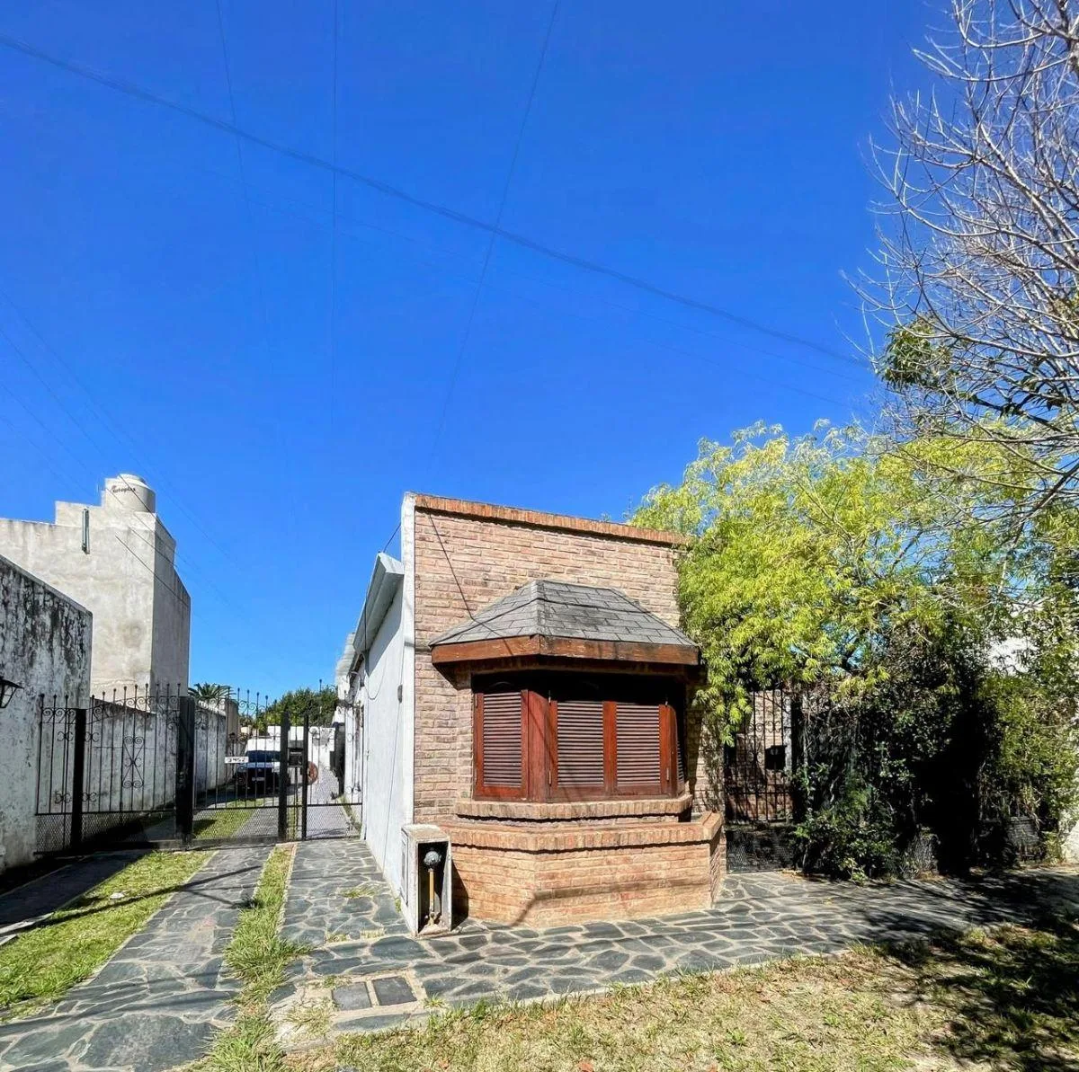 Casa en PH de 3 dormitorios al frente con entrada independiente