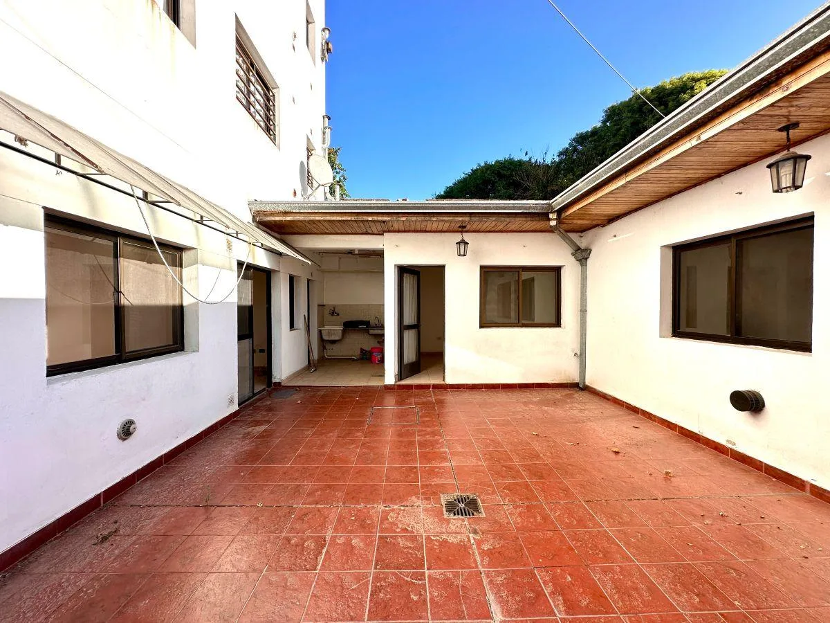 Ground-floor four-room apartment with patio in La Plata