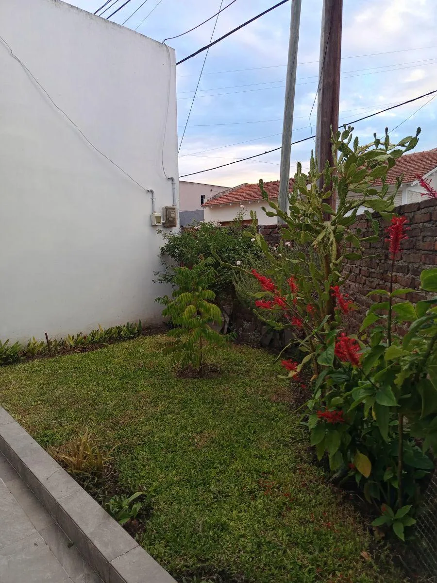 2-bedroom PH house with patio and parking in Temperley