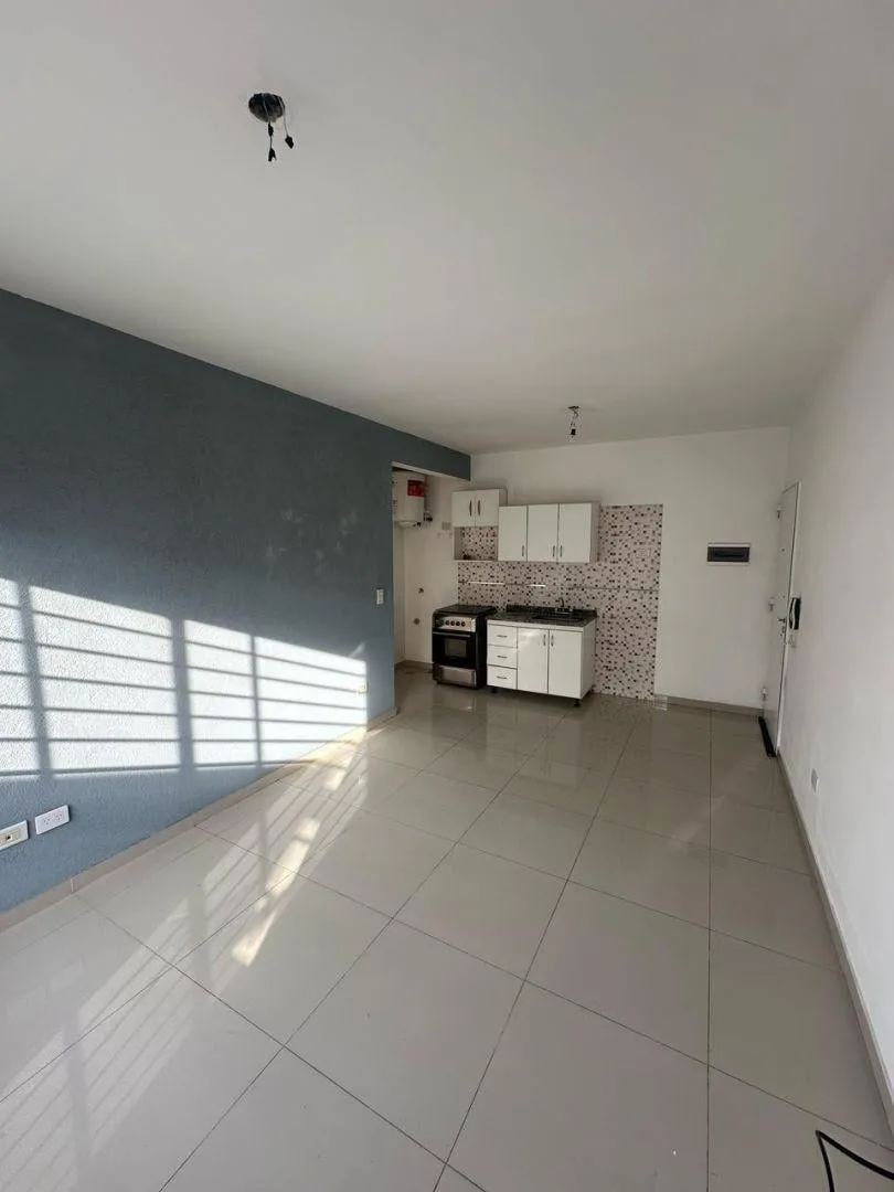 Two-room apartment with uncovered parking in La Matanza
