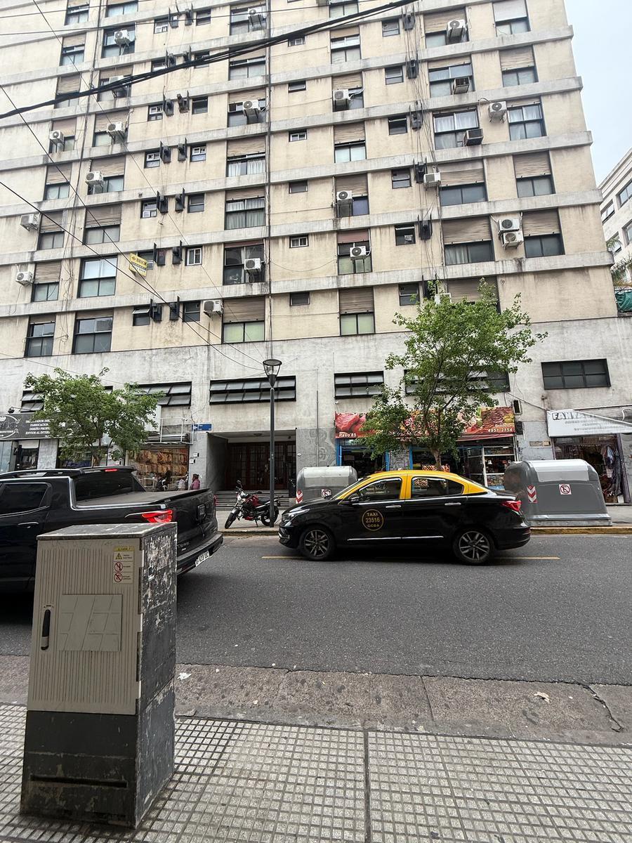 Apartamento de dois ambientes no 4º andar de fundos em Balvanera