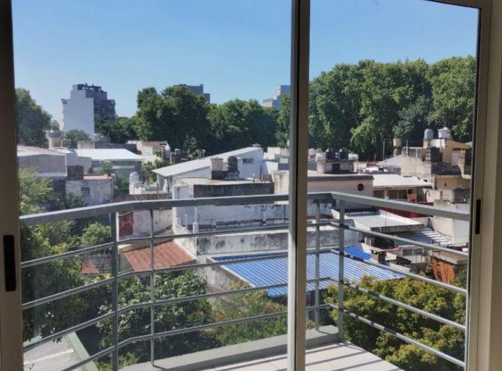 Monoambiente apto profesional con balcón en Villa Urquiza