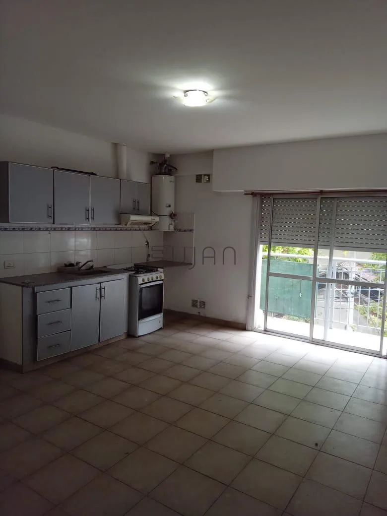 Departamento en Alquiler en Monte Grande - 3 Ambientes con Balcón y Cochera