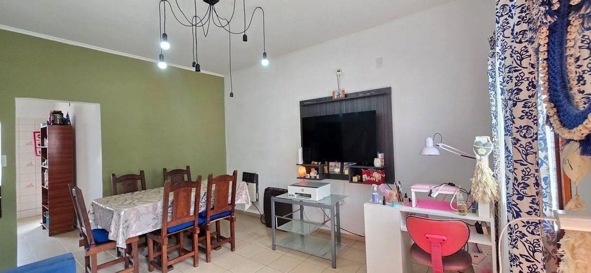 Two-bedroom house with patio in Ezpeleta
