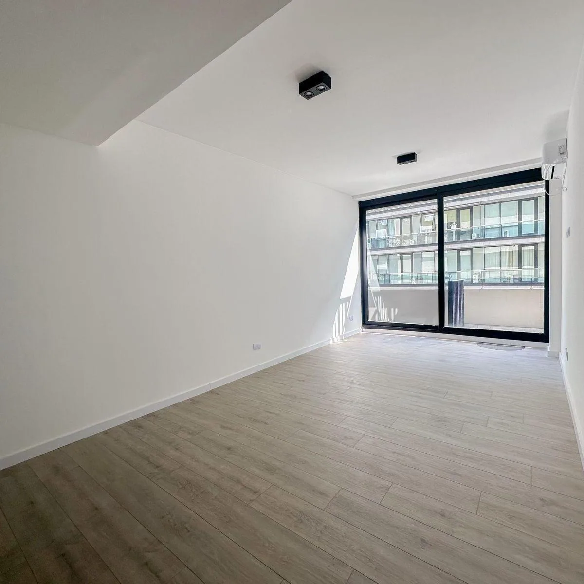 Apartamento de dois ambientes sem mobília em Puerto Madero