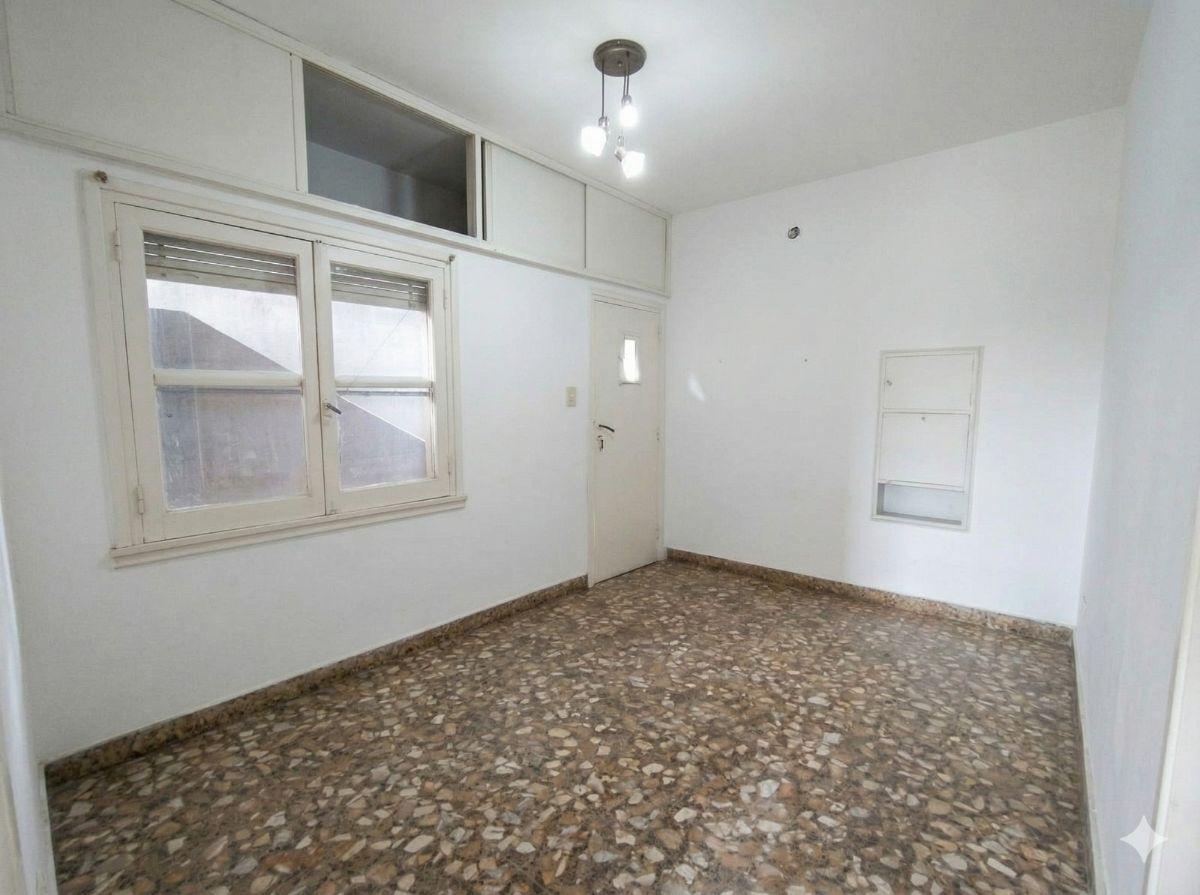 Apartamento tipo PH com 1 dormitório em Ituzaingó