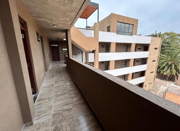 Apartamento novo de três ambientes em Parque Leloir (Ituzaingó)