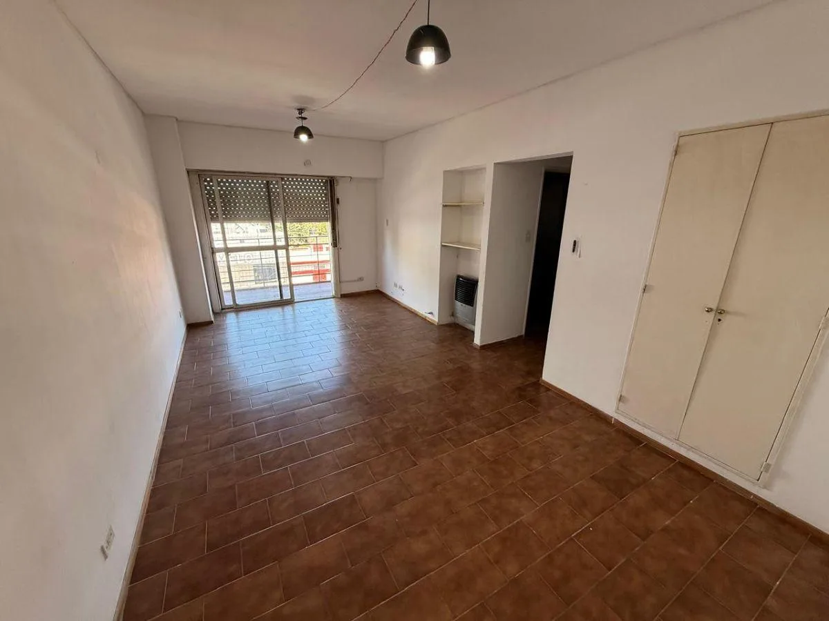 Apartamento de três ambientes na região central de Monte Grande