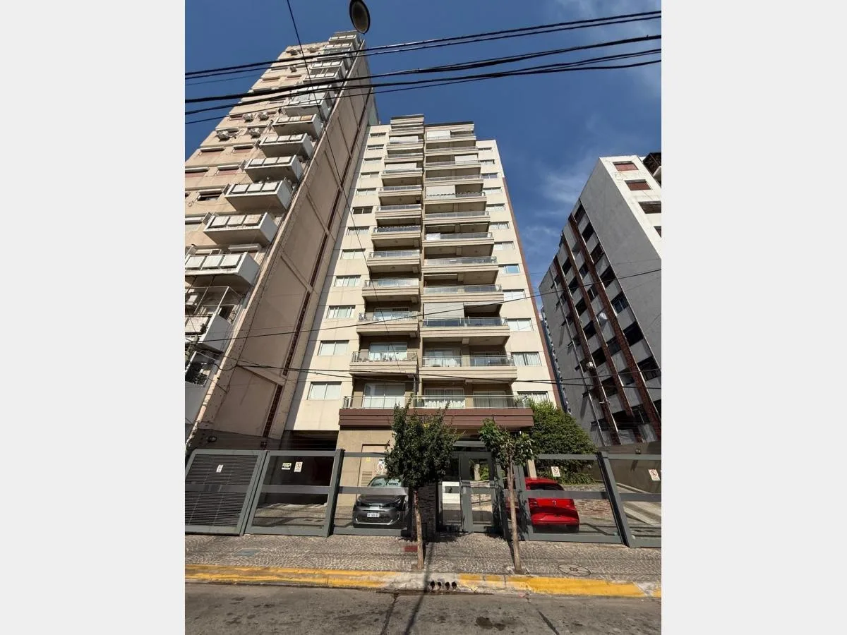 Departamento de 2 ambientes con balcón al contrafrente en Ramos Mejía