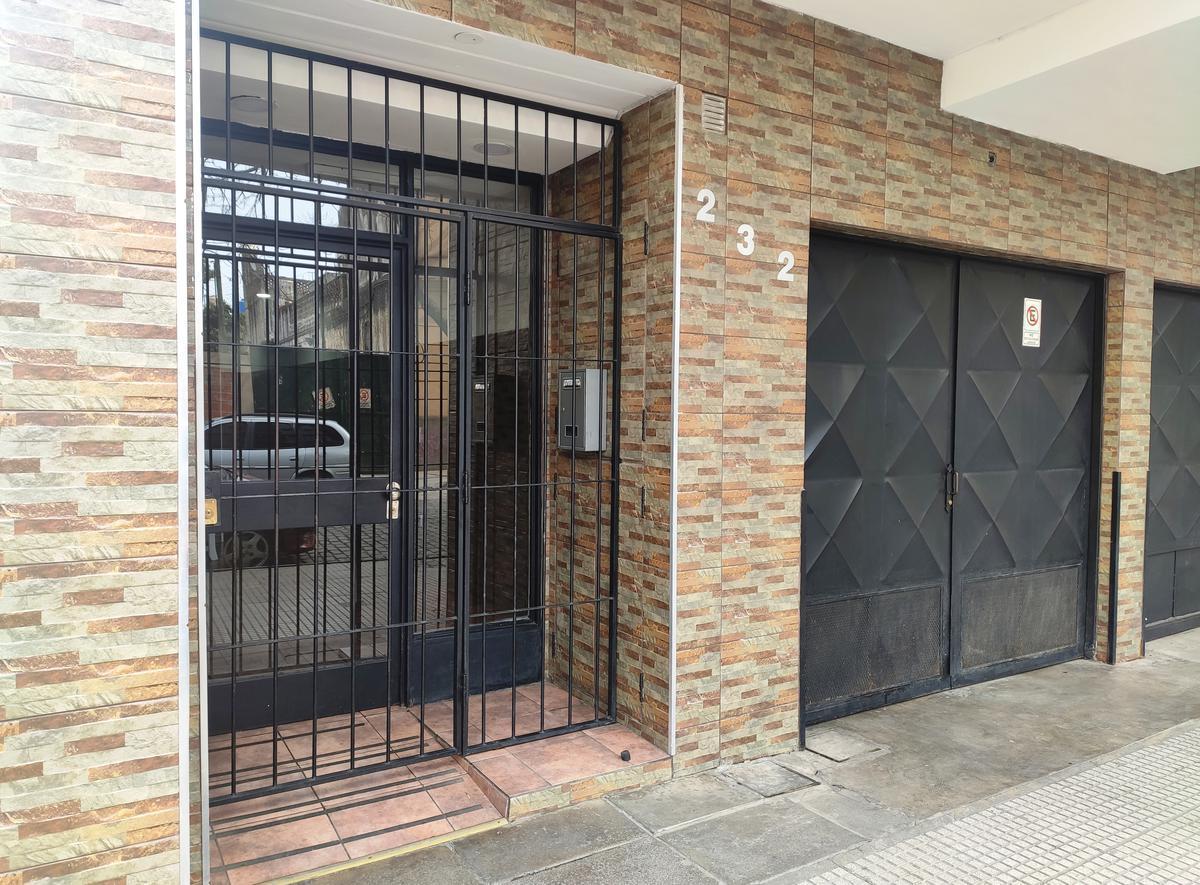 Квартира-студия с балконом в Flores