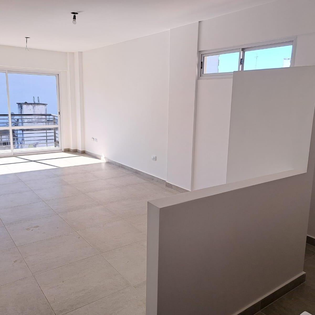 Квартира-студия с балконом в Flores, новая