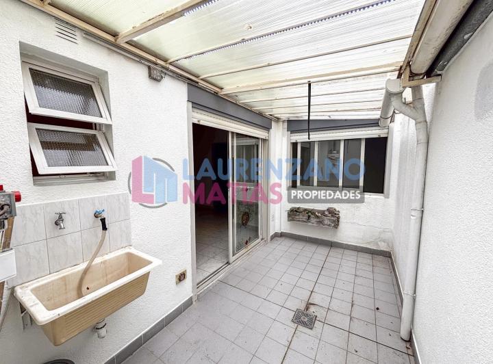 Apartamento de dois ambientes com pátio em Villa Devoto