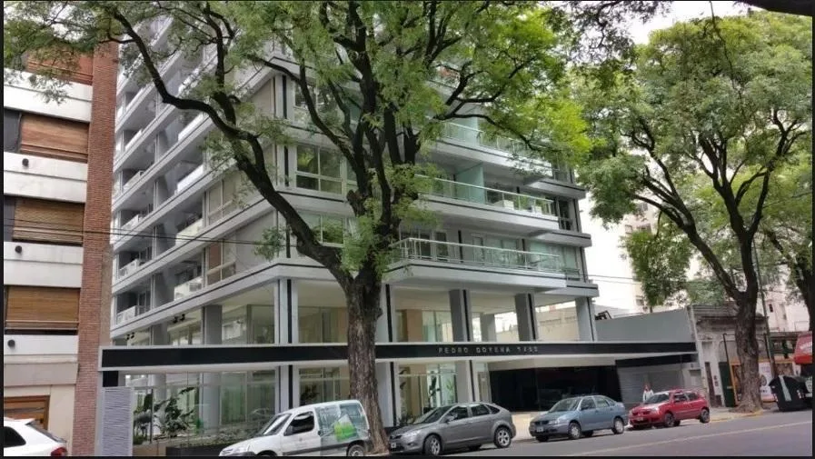 Two-room apartment with assigned covered parking in Flores