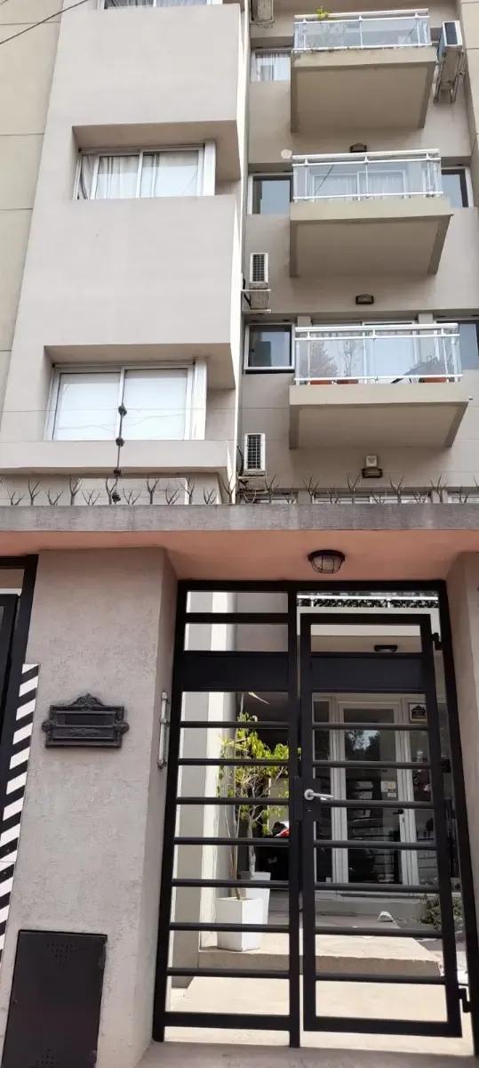 Apartamento de dois ambientes com vaga de garagem em Quilmes