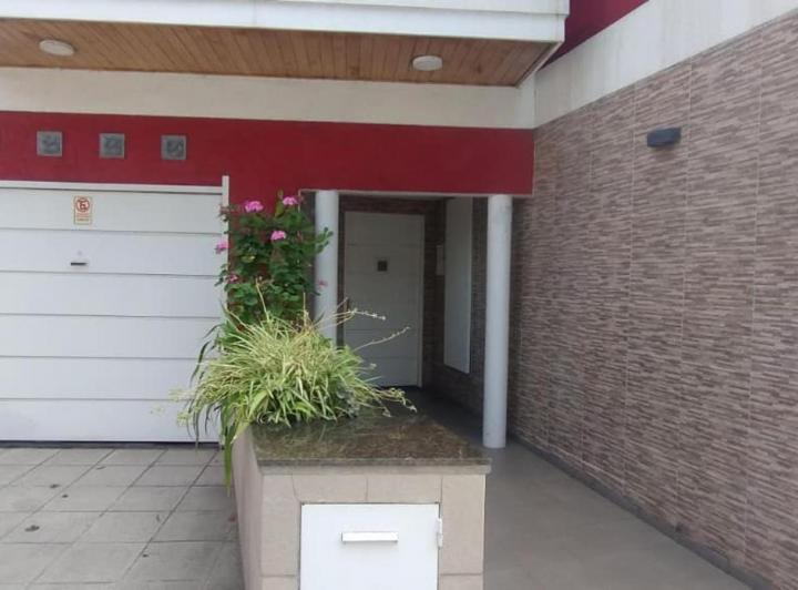 Apartamento tipo casa de dois ambientes com 1 quarto em Monte Castro