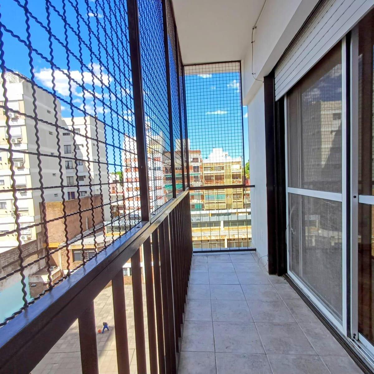 Departamento de 3 ambientes con balcón en Olivos