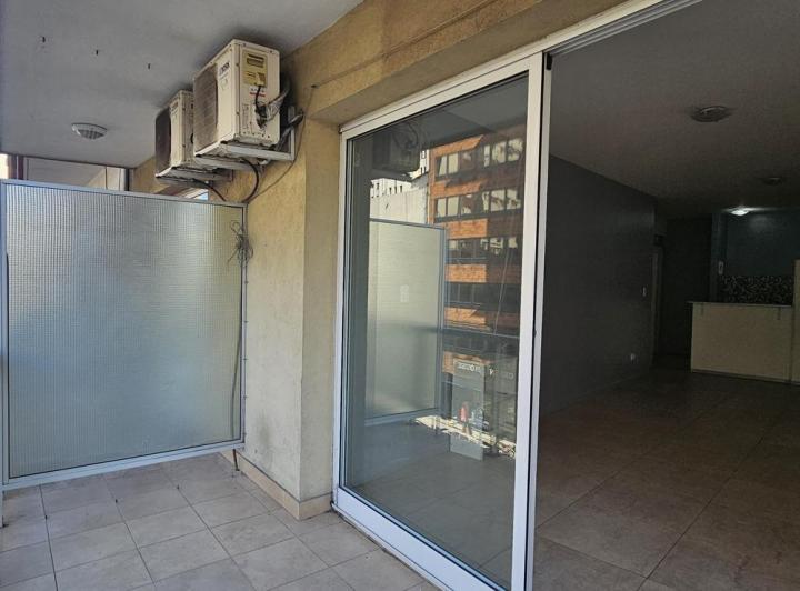 Studio apartment with balcony in Recoleta