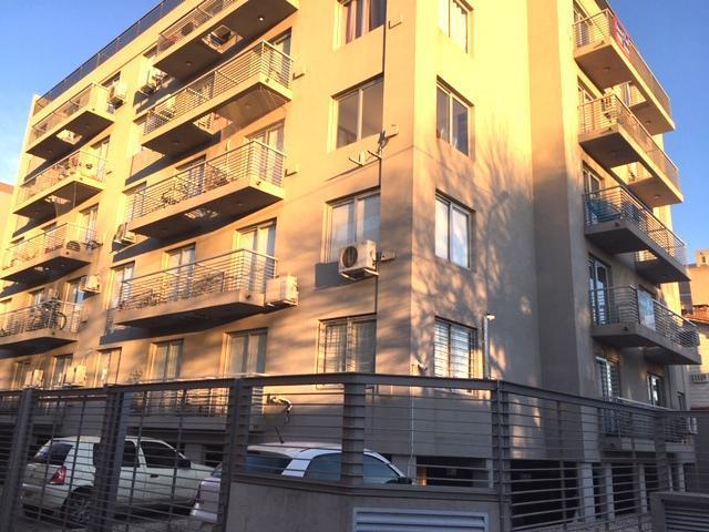 Departamento de 2 ambientes con terraza y cochera en Castelar Norte
