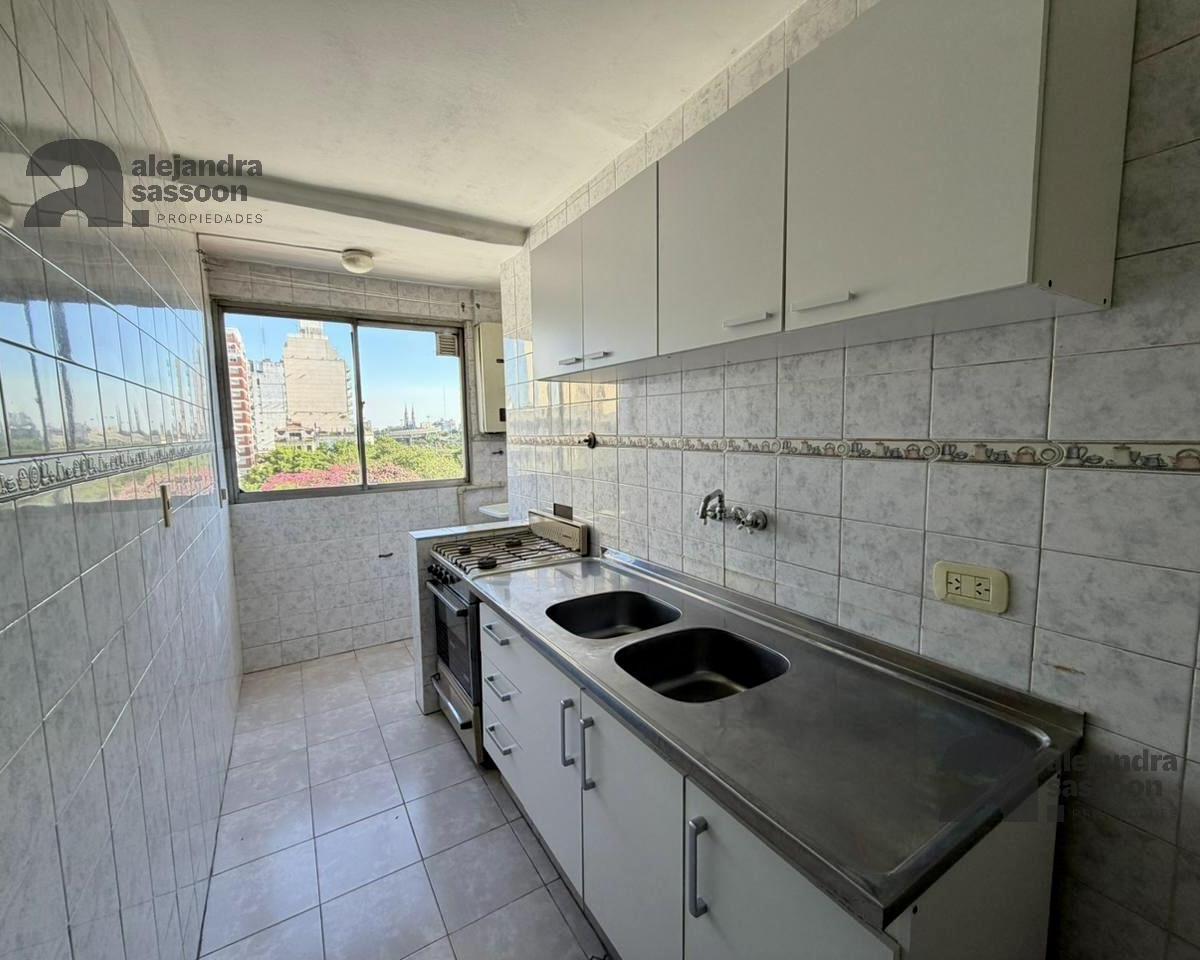 Квартира с 1 спальней в Monserrat, 5-й этаж, окна во двор