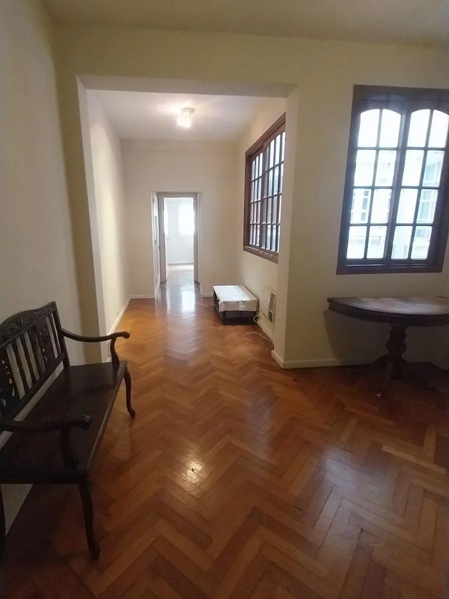 Apartamento de 2 ambientes e meio em Recoleta