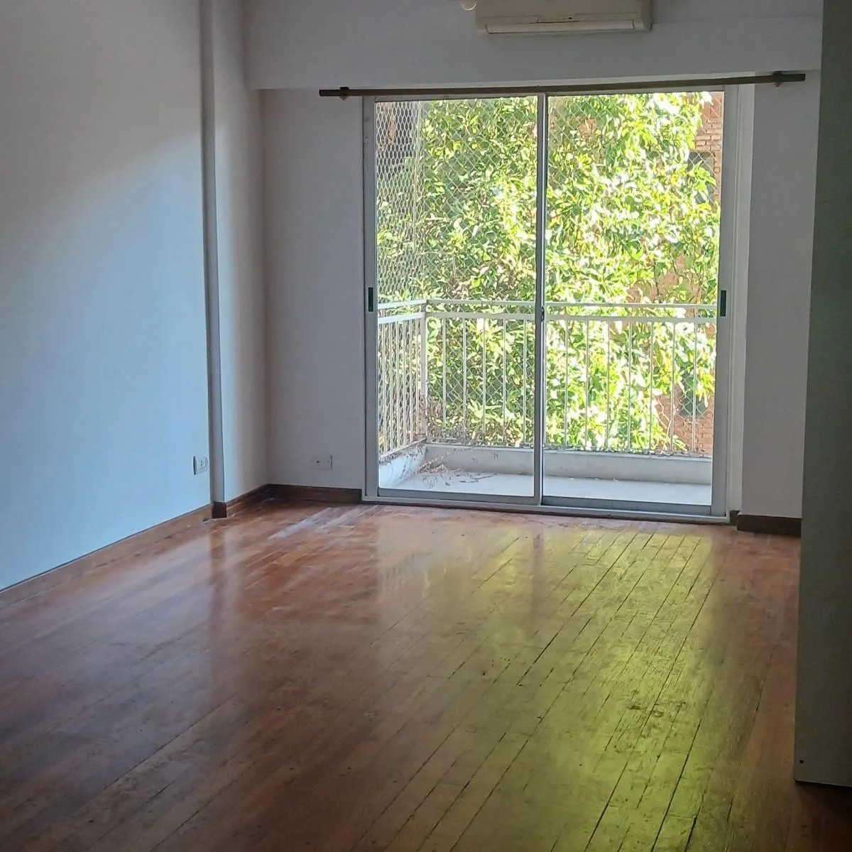 Three-bedroom apartment with balcony in Colegiales