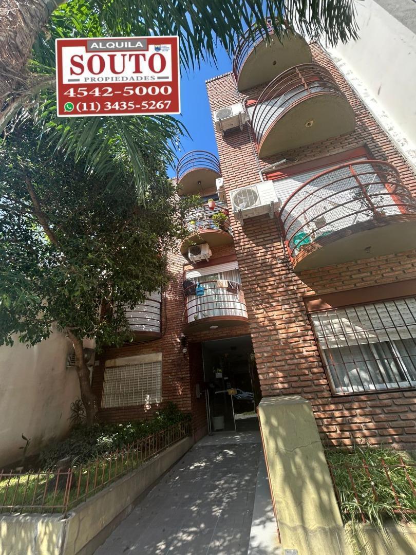 Квартира-студия 27 m² в Coghlan с балконом и окнами во двор