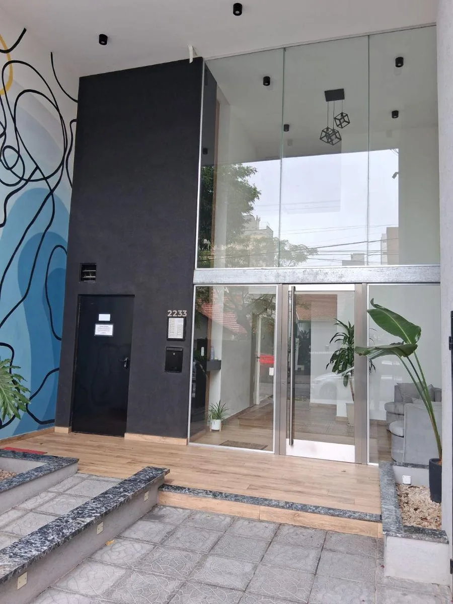Apartamento de 2 ambientes no centro de Lanús, frente para a rua